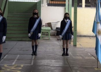 La DGE estableció el reglamento para abanderados y escoltas de nivel secundario