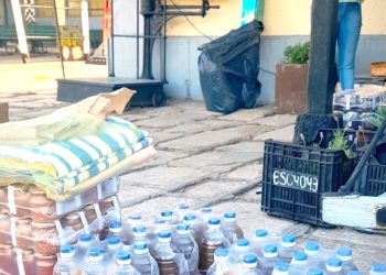 Atraparon a dos sujetos robando durmientes