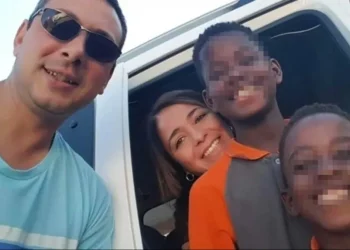 “Creían que era un juego”: la triste historia de los mellizos africanos abandonados por sus padres adoptivos