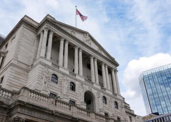 El Banco de Inglaterra aprobó suba de los tipos de interés, la mayor en 30 años