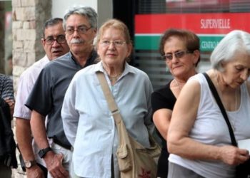 El Gobierno oficializó los bonos de 10 mil pesos que amplían jubilaciones y pensiones