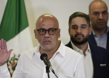 El Gobierno y la oposición de Venezuela retomaron el diálogo en México con la firma de un acuerdo social