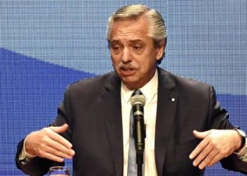 El presidente rechaza una suma fija por decreto para trabajadores formales como reclama el kirchnerismo