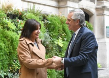 En París, el Presidente se entrevistó con la alcaldesa de la capital francesa
