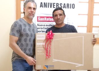 José Puebla ya tiene su smart TV que ganó en el sorteo de  Diario San Rafael y FM Vos