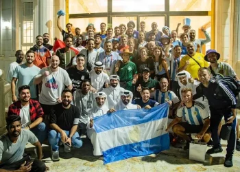 “Fue una locura”: la fiesta que organizó un jeque en Qatar para un grupo de hinchas argentinos que conoció en la calle