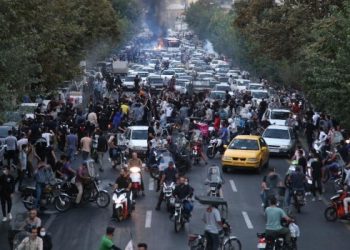 Funerales de manifestantes muertos desataron otra jornada de protestas en Irán