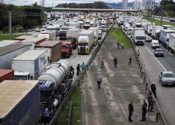 Juez brasileño ordenó bloquear cuentas de sospechosos de financiar protestas tras elecciones