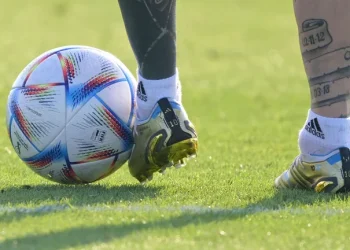 La historia detrás de la foto del tobillo hinchado de Messi antes del debut de la selección argentina en el Mundial Qatar 2022