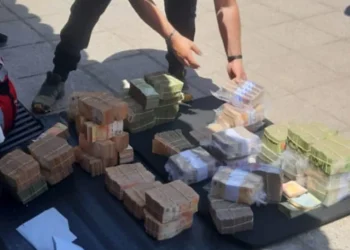 Le encontraron $34 millones en su auto cuando cruzaba el Arco Desaguadero