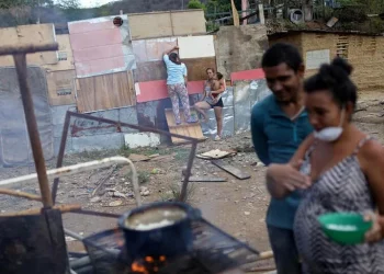 Los ingresos de los sectores vulnerables volvieron a perder contra la inflación y preocupa la suba de la pobreza