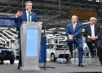Massa anunció que se mantiene la eliminación de las retenciones para exportaciones automotrices