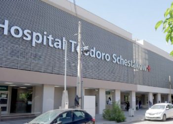 Atraparon a dos sujetos robando durmientes