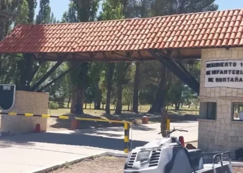 Misterio en Neuquén: un soldado voluntario de 24 años apareció muerto en un cuartel