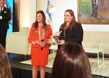 Distinguieron como  «científica del año» a Florencia Cayrol, investigadora del Conicet