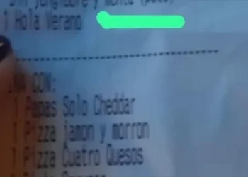 Ocurrió en un bar de Argentina: Pidió la cuenta y descubrió un insulto homofóbico en el ticket