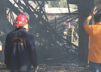 Policías salvaron a tres víctimas de un incendio en Las Heras