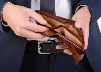 Recuperó su billetera perdida y se encontró con lo peor al abrirla: “Espero que el karma te lo devuelva”