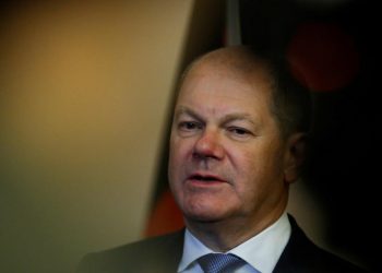 Sube la tensión, Scholz exige a Rusia descartar el uso de armas atómicas