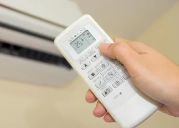 Sin subsidios en el verano: los mejores 8 consejos para ahorrar luz sin dejar de usar el aire acondicionado