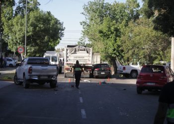 Un camión se quedó sin frenos y chocó contra 8 autos en Guaymallén