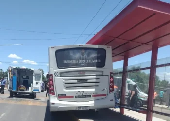 Un colectivo atropelló a una mujer y a su pequeña hija en Guaymallén