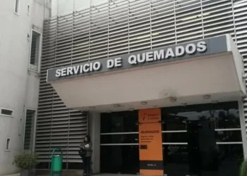 Un hombre de 85 años incendió su casa para matar a su esposa: no logró escapar del fuego y murió quemado