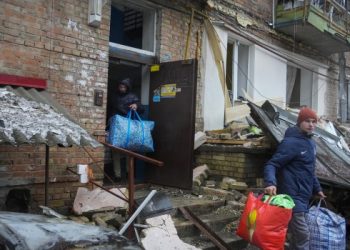 Vuelven la luz y la calefacción en Kiev tras ola de ataques rusos