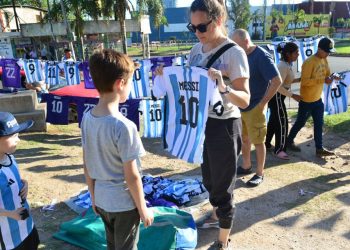 Atraparon a dos sujetos robando durmientes