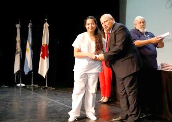 Atraparon a dos sujetos robando durmientes