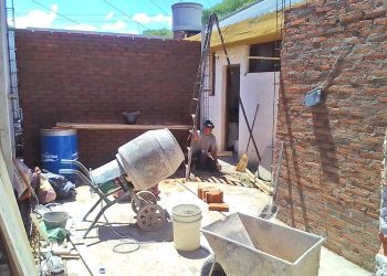 Tarea loable: trabajan en la construcción del edificio de la Biblioteca de Goudge