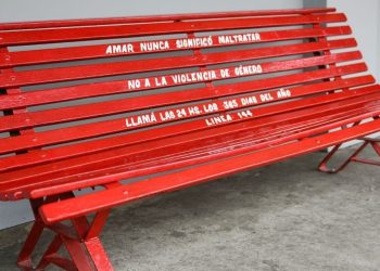 Se inaugurará en la FCAI  un nuevo «banco rojo» para concientizar sobre los femicidios