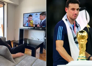 La emocionante foto de Carlos Bilardo viendo a Messi y a la selección argentina campeona del mundo: qué dijo Scaloni cuando se la mostraron