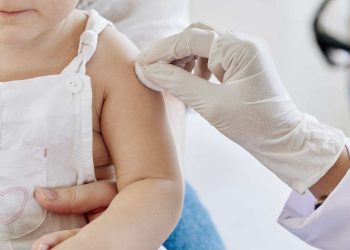 Desde la Sociedad Argentina  de Pediatría advierten que es baja la vacunación en los chicos