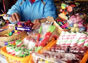 A pesar de las prohibiciones, sigue la venta de  pirotecnia