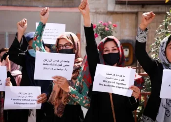 Afganistán: arrestaron a mujeres que protestaron contra el régimen talibán