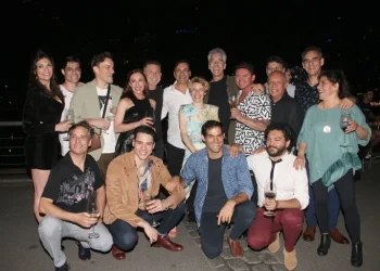 Elena Roger, Adrián Suar y todo el elenco de Piaf celebraron las 100 funciones del exitoso espectáculo que se presenta en el teatro Liceo