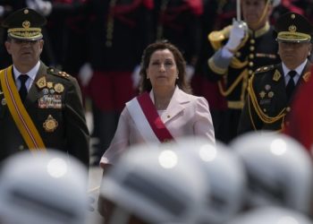 Boluarte no cierra la puerta a un posible adelantamiento de las elecciones y crecen las protestas en Perú