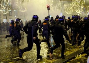 Bronca en Francia: los ultras no supieron digerir la derrota y salieron a romper todo