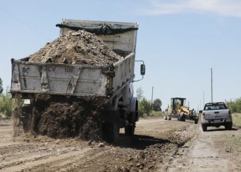 Realizaron mejoras del camino que une Monte  Comán con Alvear y un productor de la zona agradeció a Vialidad