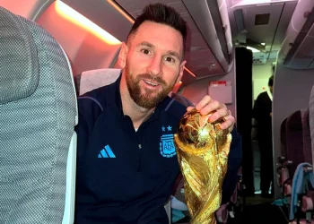 Cómo descargar stickers para WhatsApp de Lionel Messi celebrando con la selección argentina
