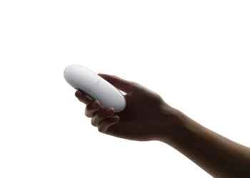 Crean un mini dispositivo que hace electrocardiogramas en casa y mide la temperatura