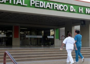 Es desesperante el cuadro de la beba que casi muere ahogada en un tacho de uva en San Carlos