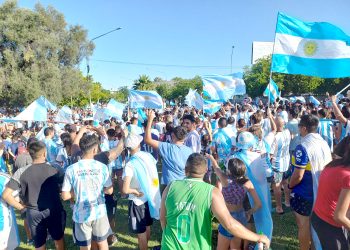“¡Vamos, vamos Argentinaaaa!”:  miles de sanrafaelinos se concentraron en la Rotonda para festejar el pase a la final