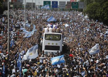 Los campeones del mundo festejaron ante más de 5 millones de hinchas acompañando