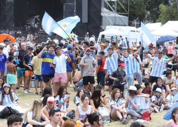 Argentina ganó  y se vivió otra fiesta celeste y blanca en la pantalla gigante del Parque de los Jóvenes