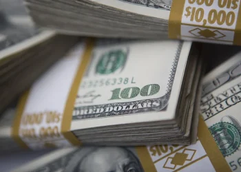 El dólar libre subió a un nuevo récord y la brecha cambiaria volvió a superar el 100 por ciento