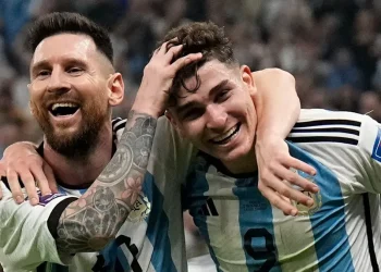 Julián Álvarez, la historia del pibe que le pedía fotos a Messi y en una noche mágica se vistió de Kempes