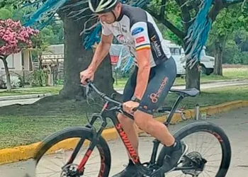 La foto de Scaloni en bicicleta por Pujato y la frase de un integrante del cuerpo técnico que sembró dudas sobre el futuro del DT en la Selección