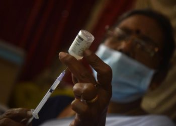 Los efectos secundarios de la vacuna contra el COVID-19